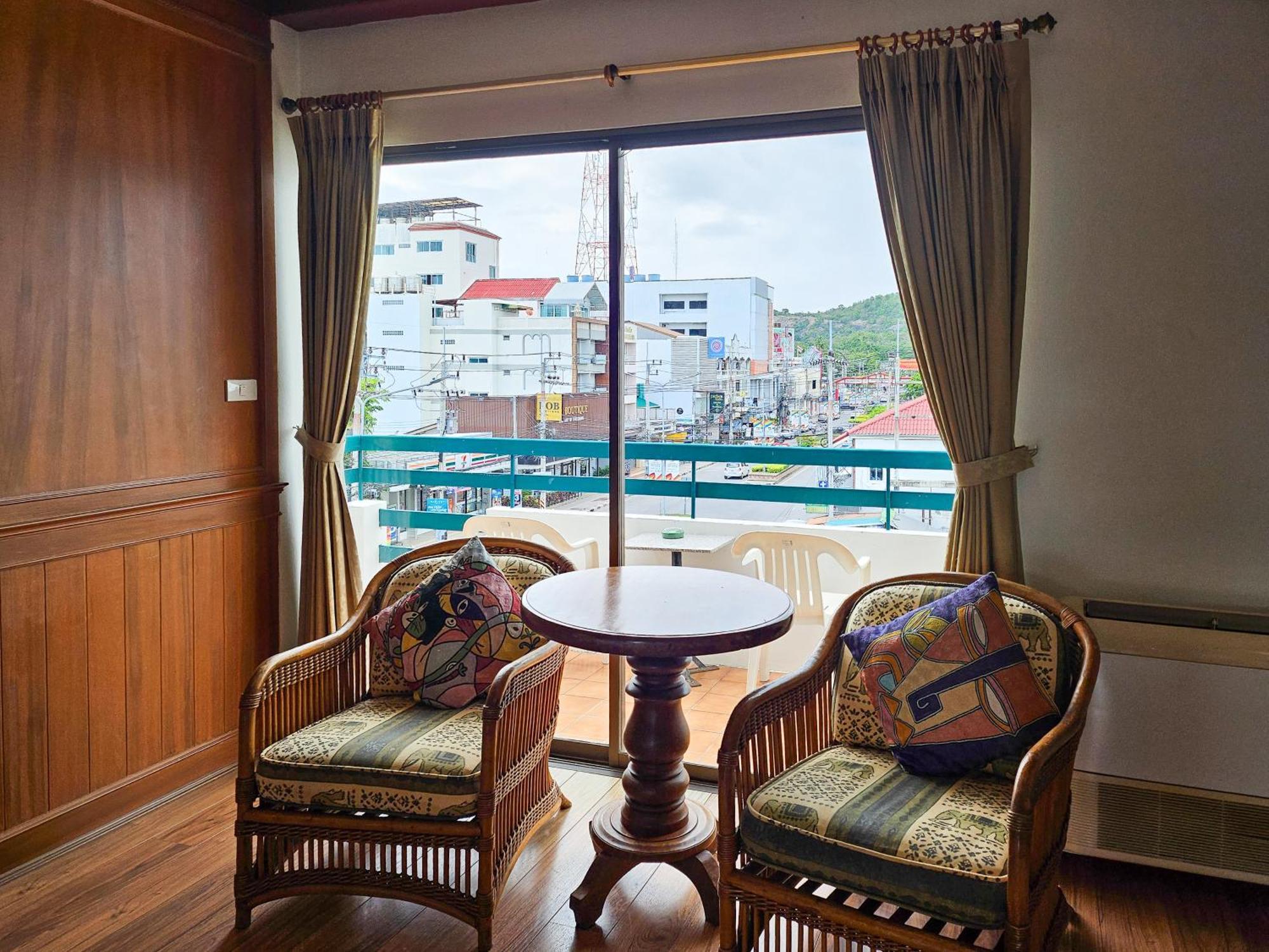 Sirin Hotel Hua Hin Bagian luar foto