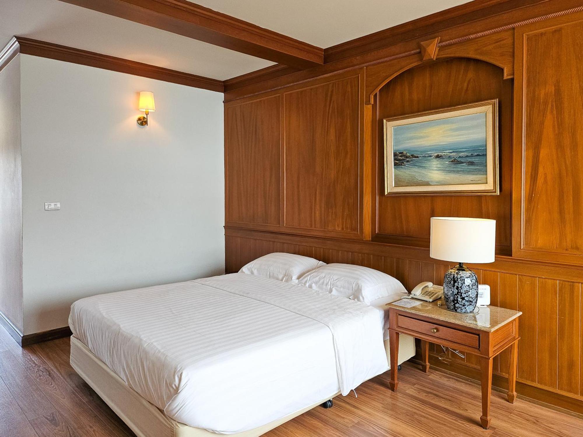 Sirin Hotel Hua Hin Bagian luar foto