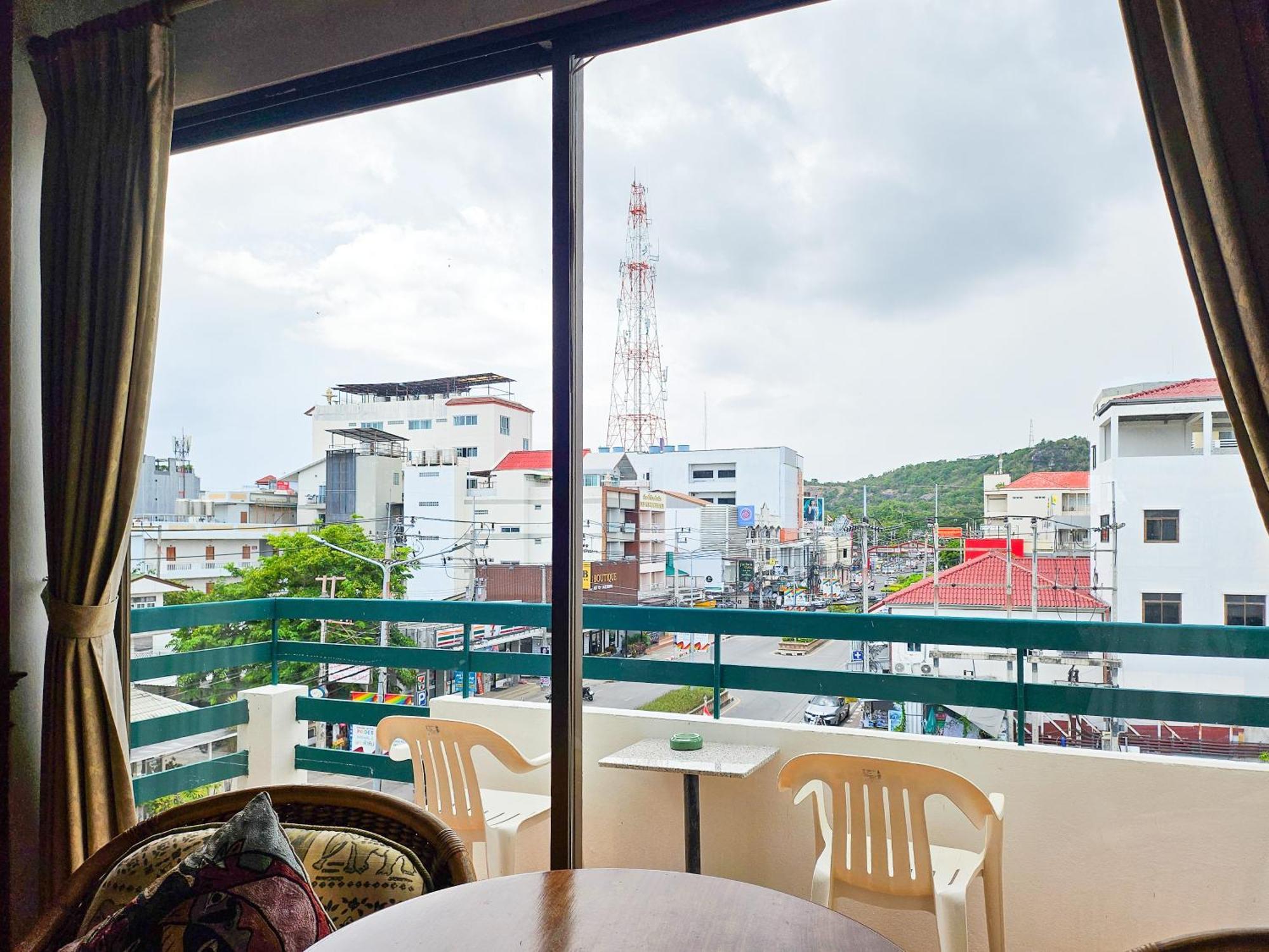 Sirin Hotel Hua Hin Bagian luar foto