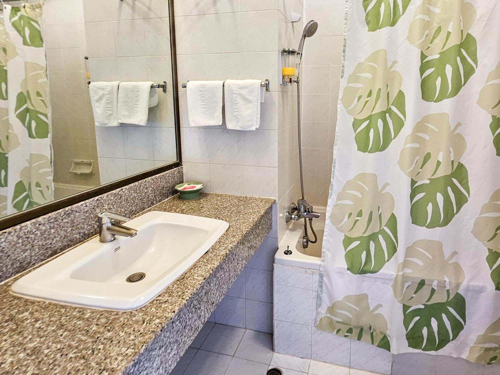 Sirin Hotel Hua Hin Bagian luar foto