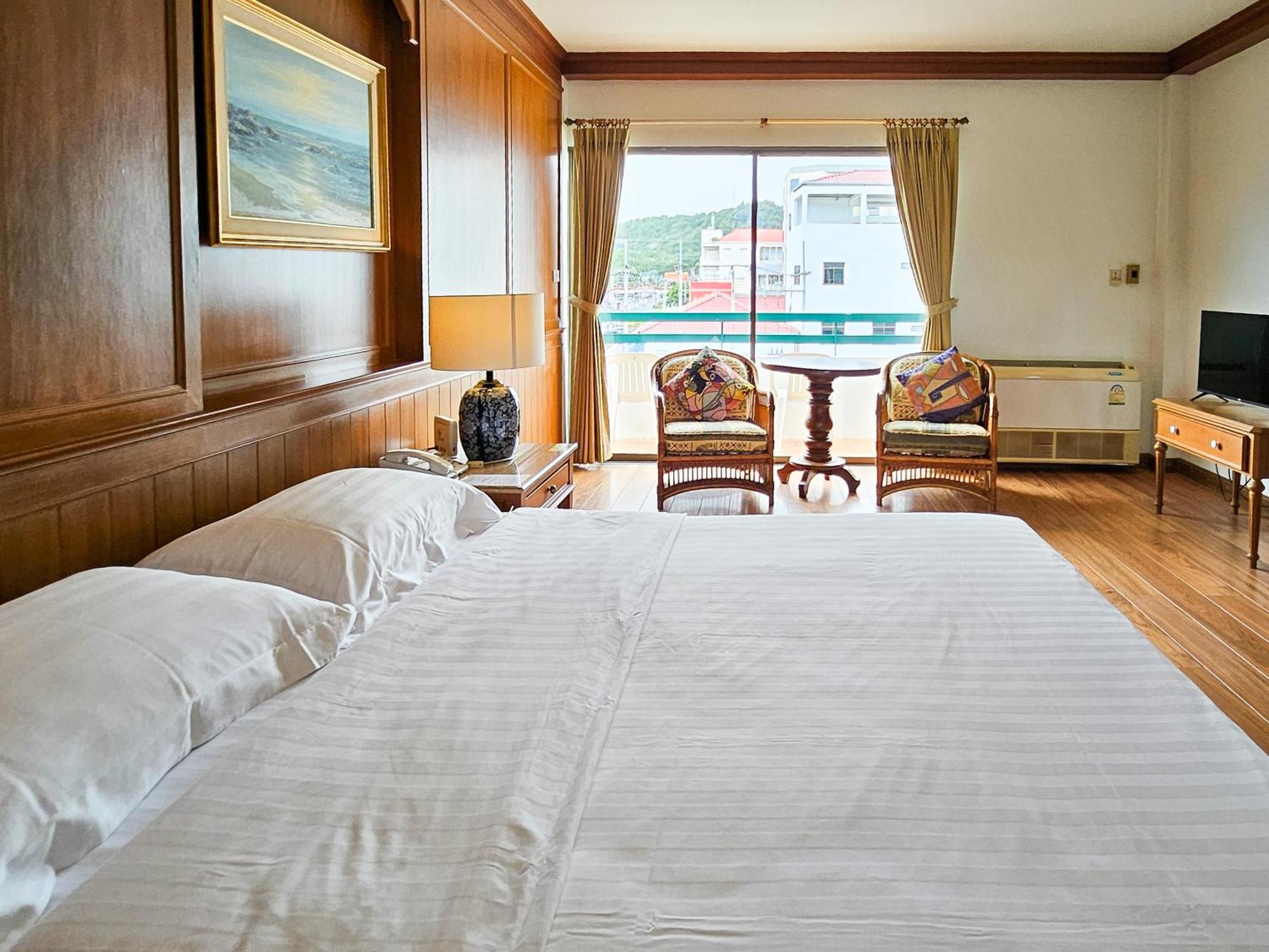 Sirin Hotel Hua Hin Bagian luar foto
