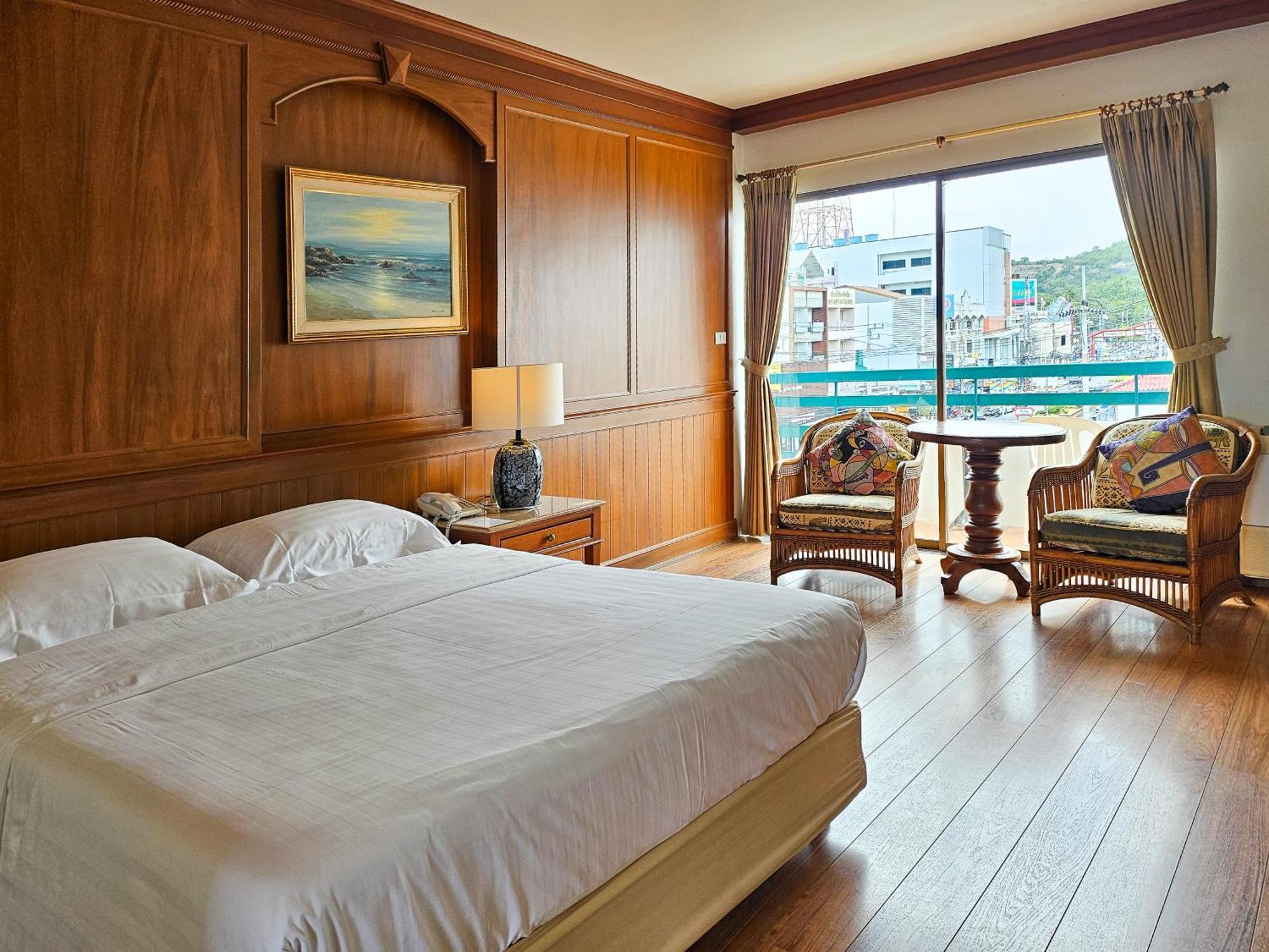 Sirin Hotel Hua Hin Bagian luar foto